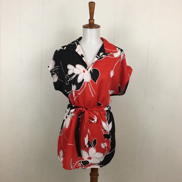 Vintage Tops - Vintage Floral Collared Floral Belted Top